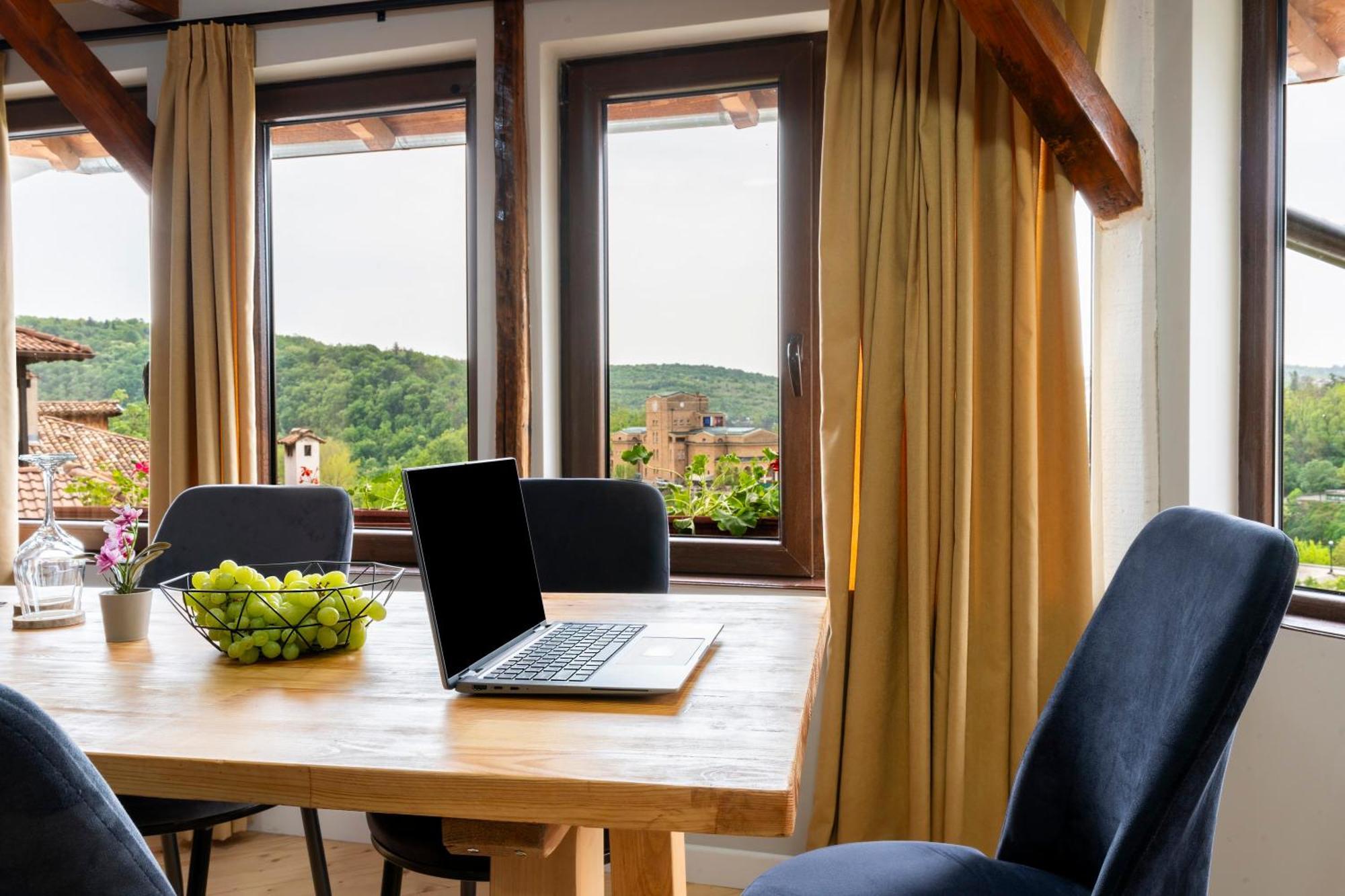 Bobevata Guest House - Floor 2 - Stunning View Old Town Veliko Tŭrnovo Exterior foto