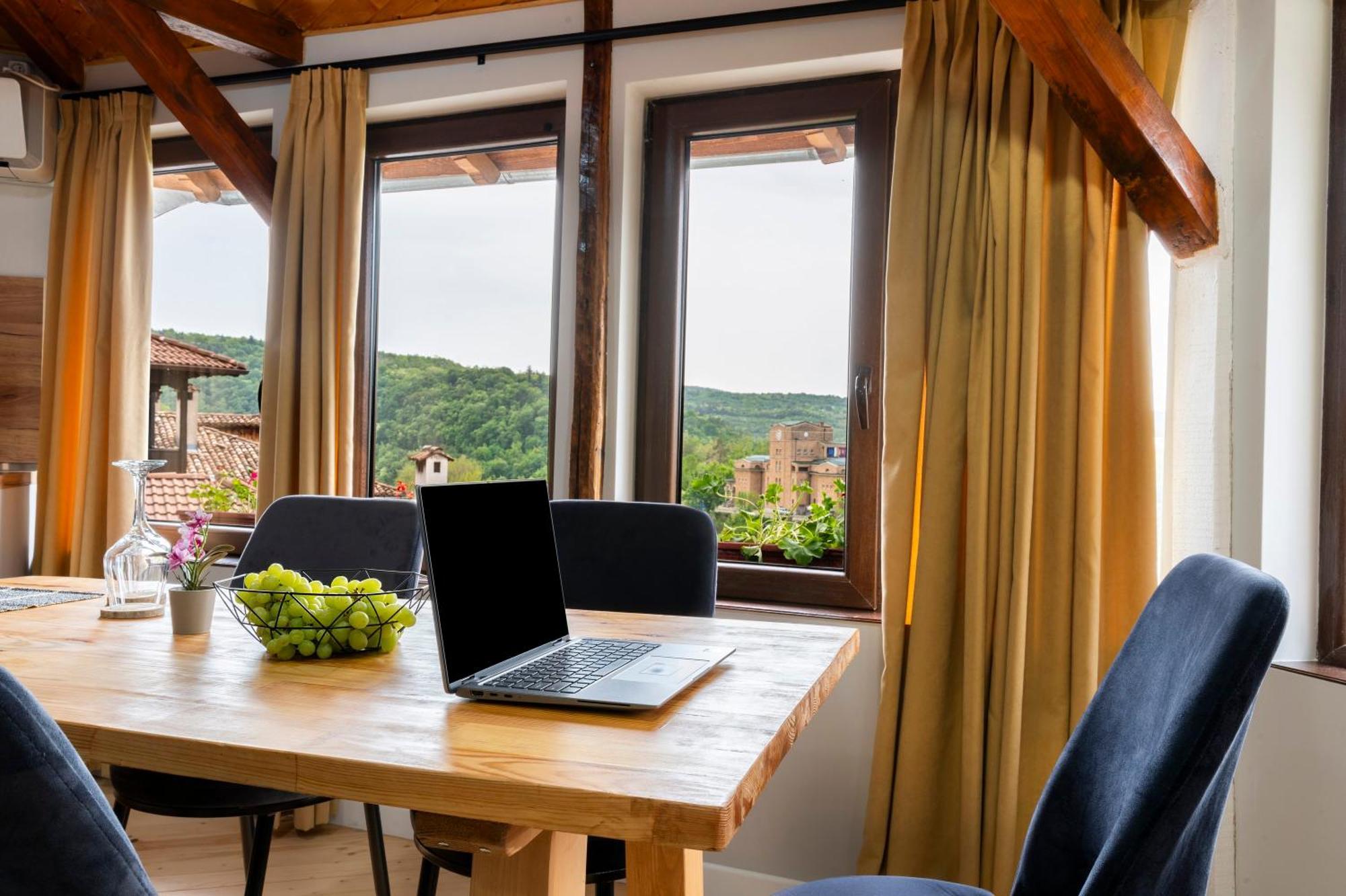 Bobevata Guest House - Floor 2 - Stunning View Old Town Veliko Tŭrnovo Exterior foto